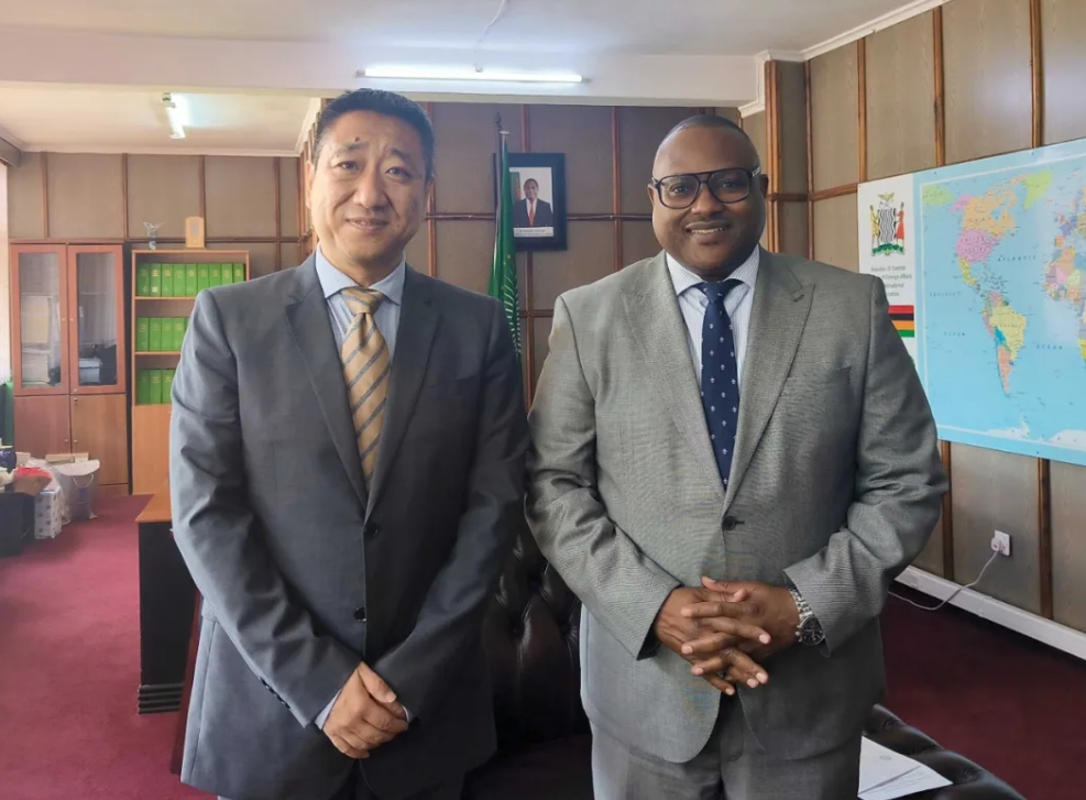 d4e96cefffbb9d4-6 d4e96cefffbb9d4-6