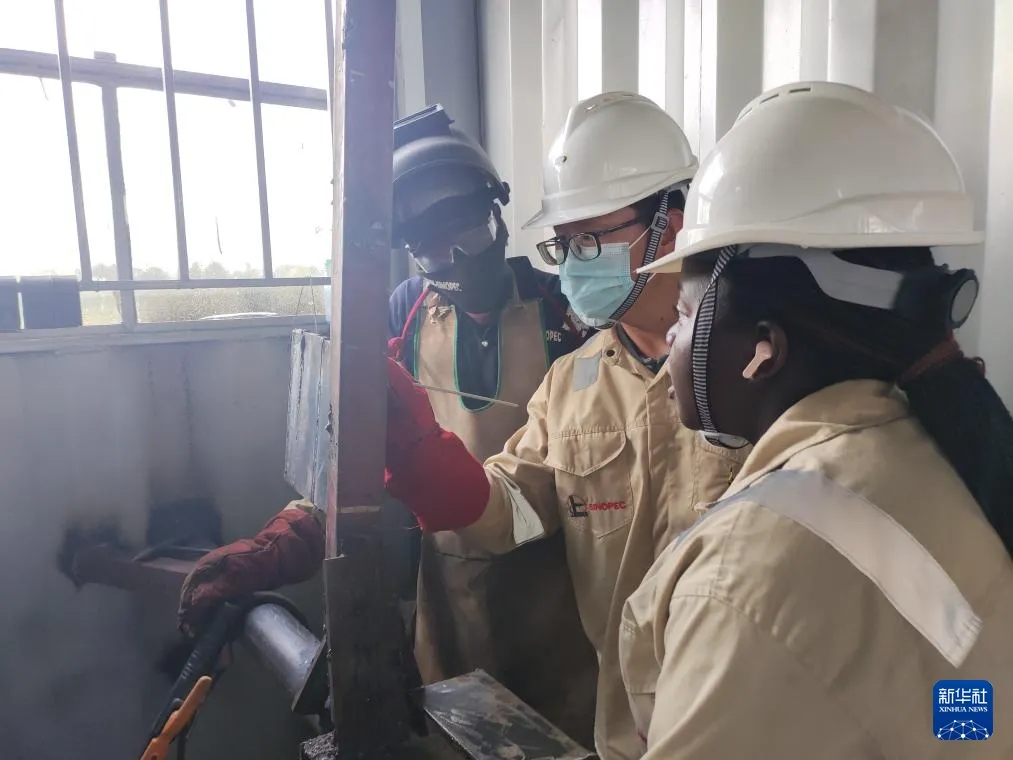 2f9d4e09d9b2b0e-6 2f9d4e09d9b2b0e-6