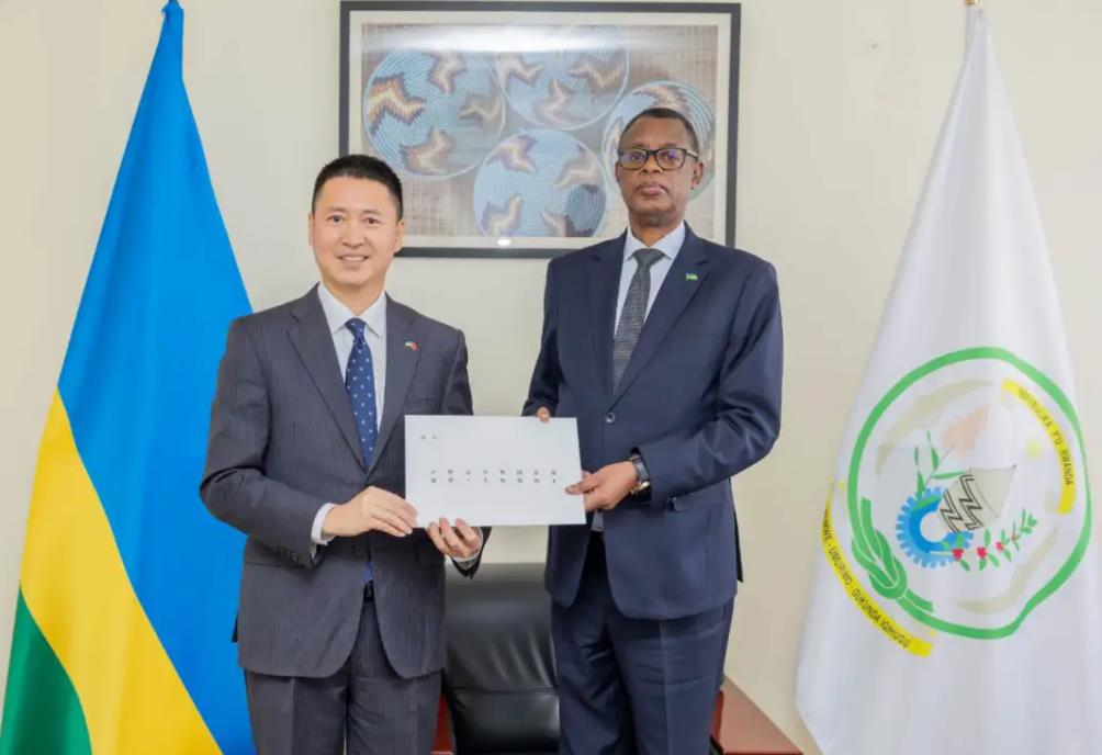 新任驻卢旺达大使递交国书副本-中非友好经贸发展工作委员会