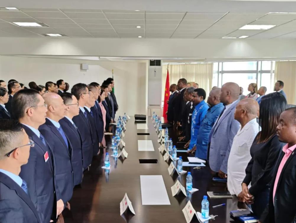 驻赤道几内亚大使出席第33批援赤几中国医疗队授勋仪式-中非友好经贸发展工作委员会