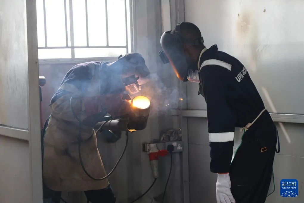 焊花里筑梦——在乌干达见证中国焊接专家播撒技术火种-中非友好经贸发展工作委员会