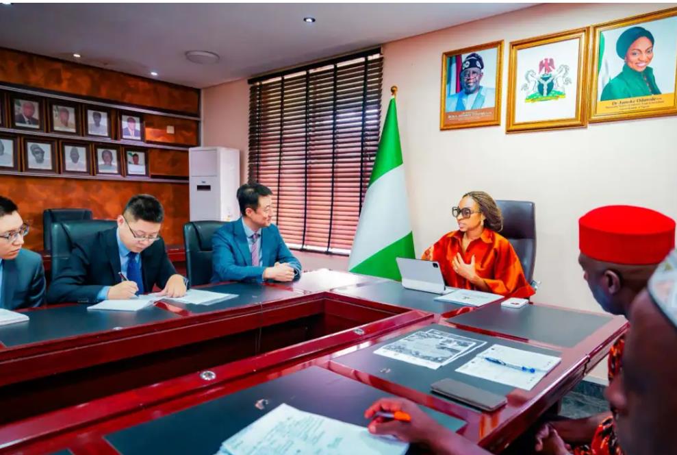 3db9aff462302e2-4 3db9aff462302e2-4