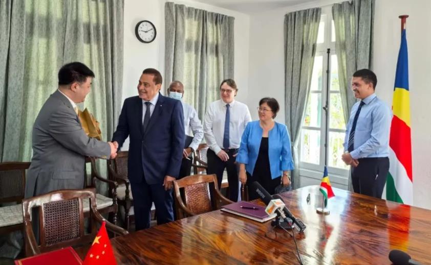 驻塞舌尔大使出席中国远洋渔业协会与塞政府签署可持续渔业协议仪式-中非友好经贸发展工作委员会