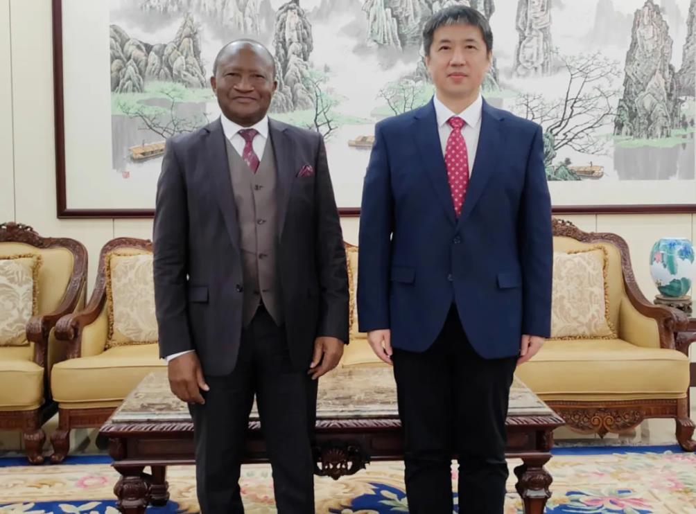 驻喀麦隆大使会见喀国民议会副议长迪奥多尔-中非友好经贸发展工作委员会