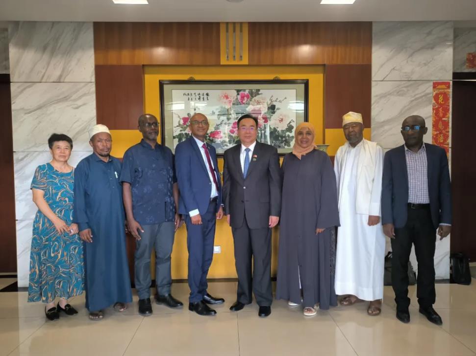 驻科摩罗大使会见科商业、工业及手工业联盟主席尚苏丁-中非友好经贸发展工作委员会