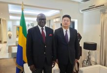 周平大使会见加蓬外长奥南加-中非友好经贸发展工作委员会